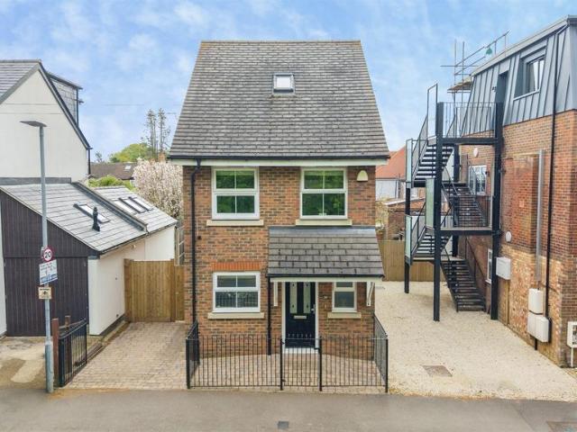 House for sale in St Albans, Five Acres