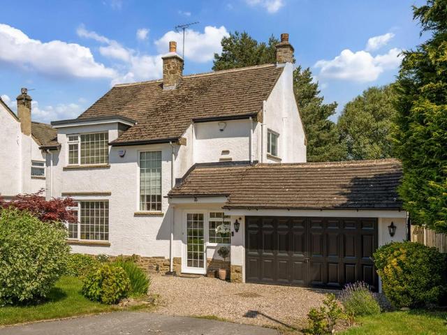 House for sale in Tranmere Park, West Yorkshire