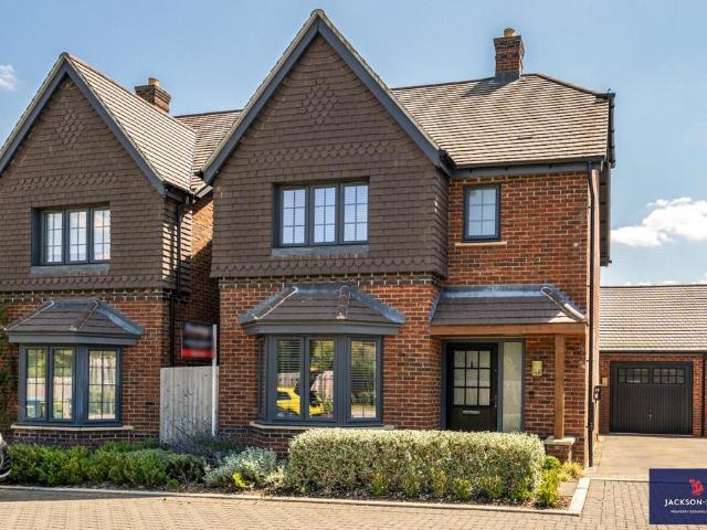 House for sale in Eagle Farm, Wavendon