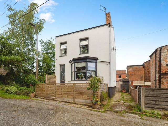 House for sale in Hurst Cross, Greenheys