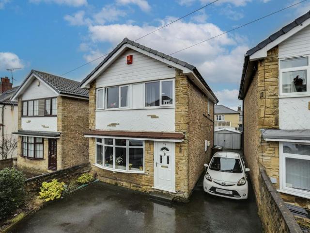 House for sale in Farsley, West Yorkshire