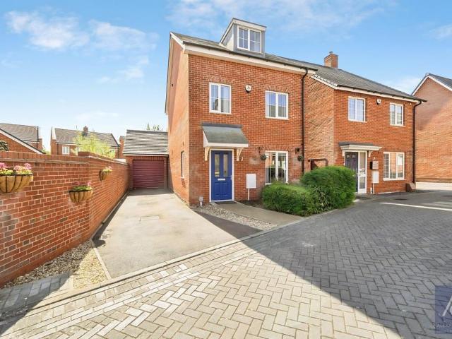 House for sale in Buckingham, Buckinghamshire