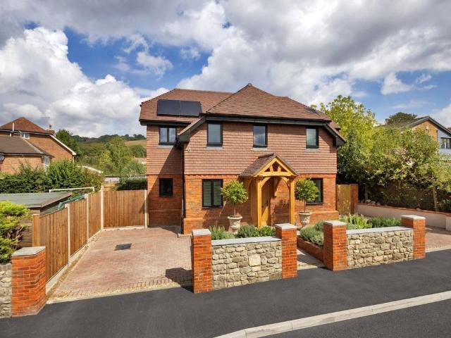 House for sale in The Butts, Kent
