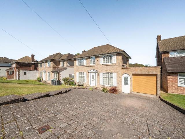House for sale in London Borough of Croydon, Sanderstead
