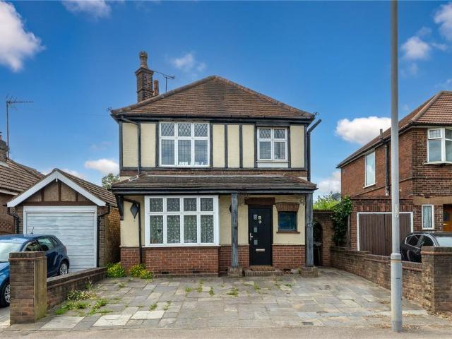House for sale in Spring Park, Luton