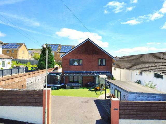 House for sale in Tonyrefail, Coedely