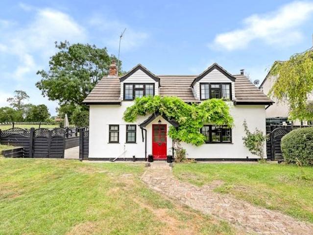 House for sale in Little Laver, Epping