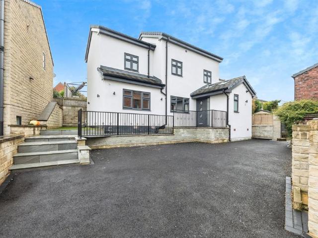 House for sale in Drighlington, Adwalton