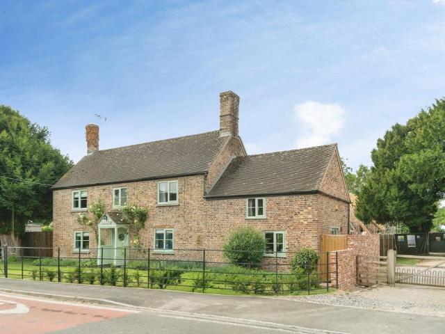 House for sale in Slimbridge, School House