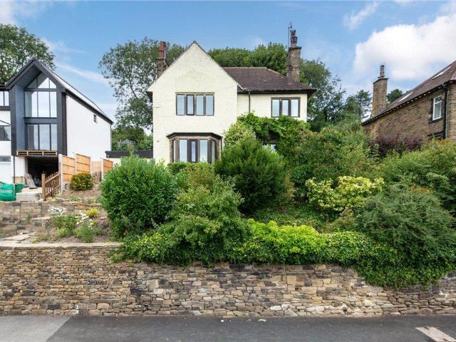 House for sale in Riddlesden, West Yorkshire