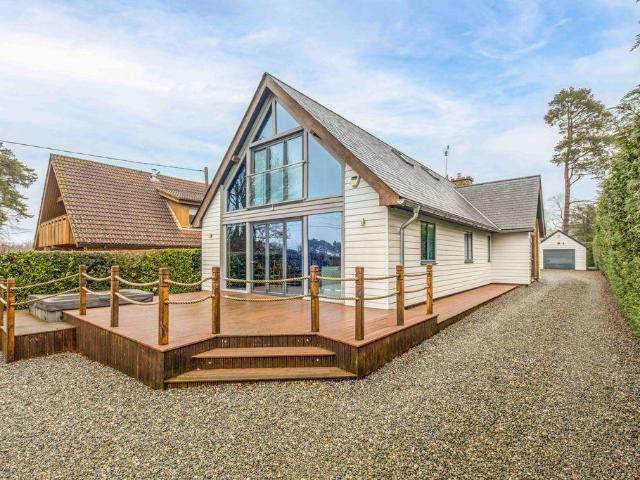 House for sale in Box Hill Village, Pachesham Park