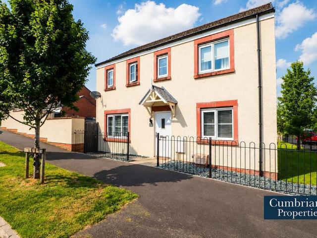 House for sale in Garlands