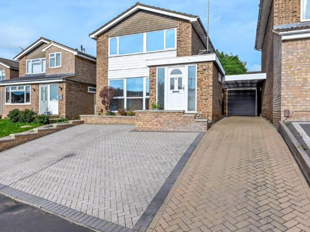 House for sale in Moneyhill, Batchworth