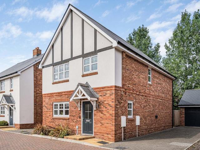 House for sale in Fole, Surrey