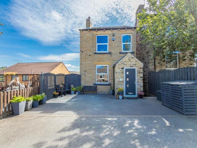 House for sale in Hanging Heaton, Dewsbury