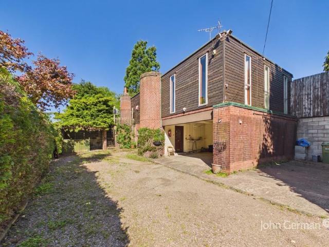 House for sale in Whitgreave, Baswich