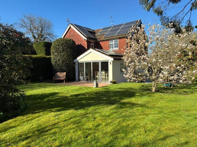 House for sale in Platt's Green, Horsham
