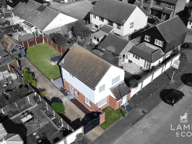 House for sale in Dale Hill, Essex