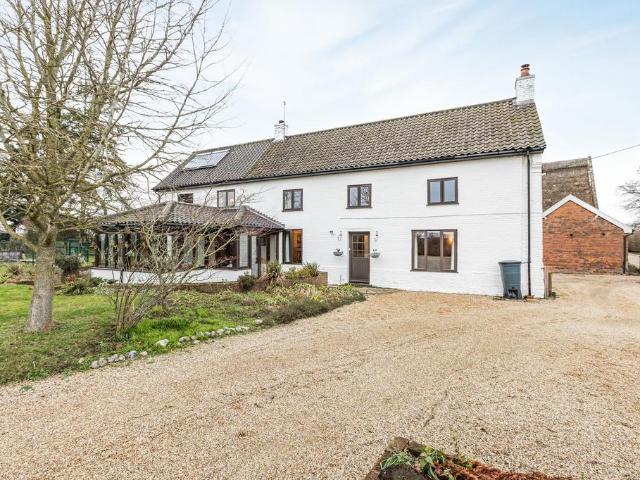 House for sale in Lingwood and Burlingham, Crostwick