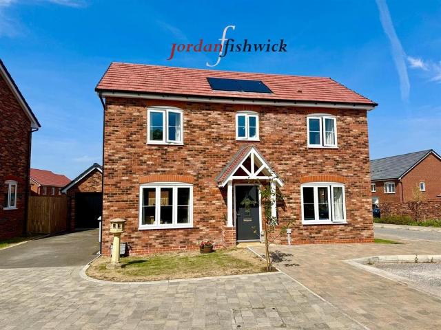 House for sale in Sutton