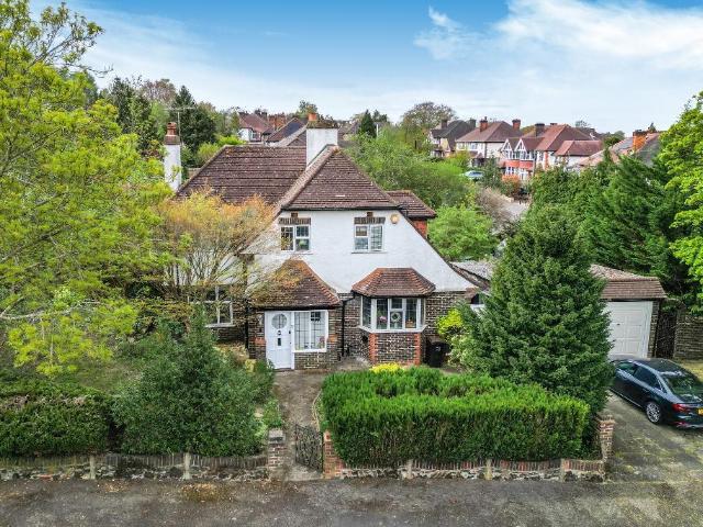 House for sale in London Borough of Croydon, Sanderstead