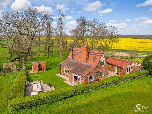House for sale in Plumley