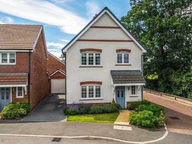 House for sale in Fole, Surrey