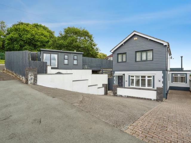 House for sale in Cwmbwrla, Nangreaves
