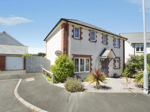 House for sale in Lamellion, Cornwall