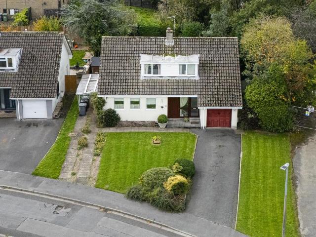 House for sale in Huddersfield, West Yorkshire
