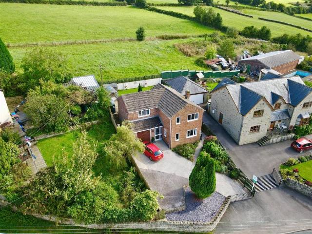 House for sale in Bromsberrow Heath, Gloucestershire
