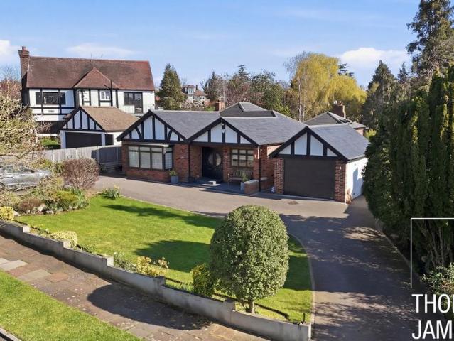 House for sale in Southgate, Greater London