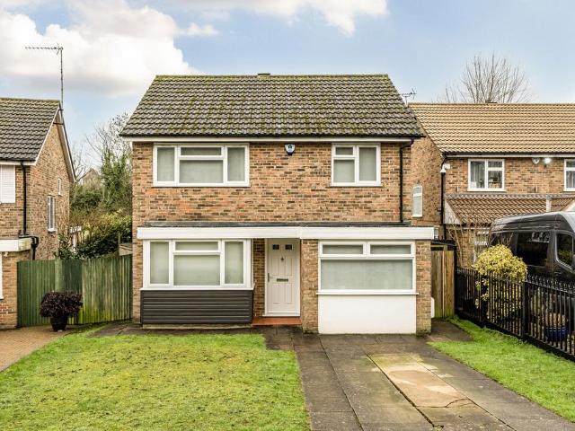 House for sale in Harrow Weald, Greater London