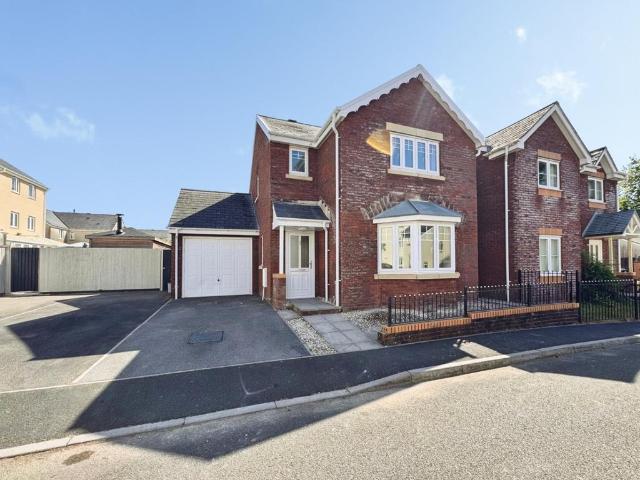 House for sale in Pontarddulais, Wales