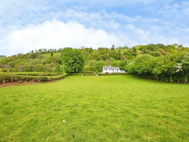 House for sale in Llanddeusant