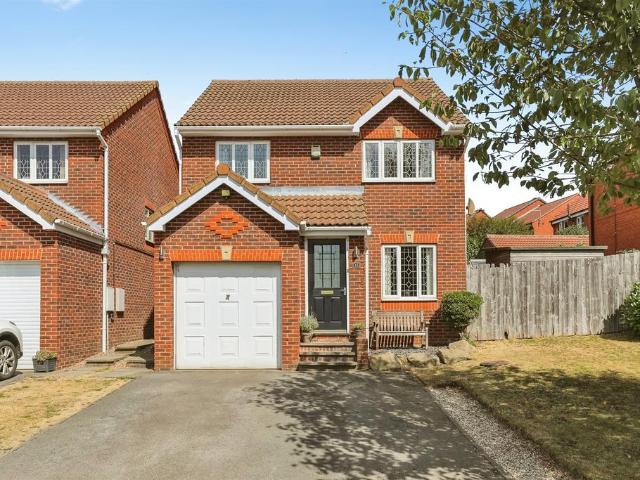House for sale in Mapplewell, South Yorkshire