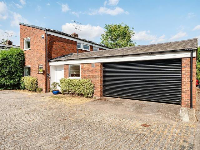 House for sale in Highway, Maidenhead