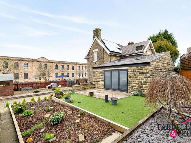 House for sale in Wheatley Lane, Higherford