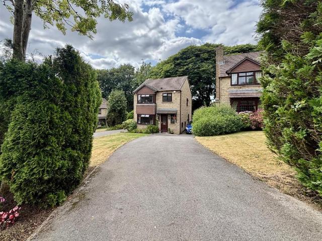 House for sale in Westwood Park, Queensbury