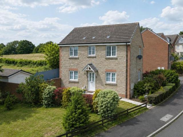 House for sale in Llantwit Fardre, Church Village
