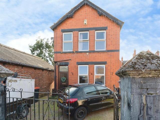 House for sale in Rossmore, Cheshire