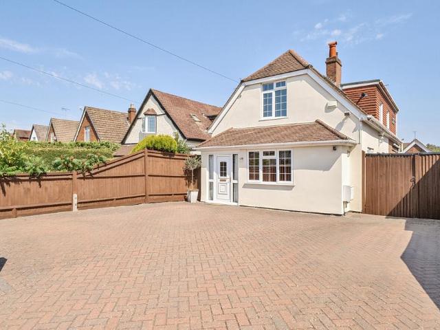 House for sale in Woodley