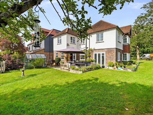 House for sale in Oxted, Hillview