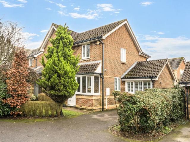 House for sale in Caterham on the Hill, Hillview