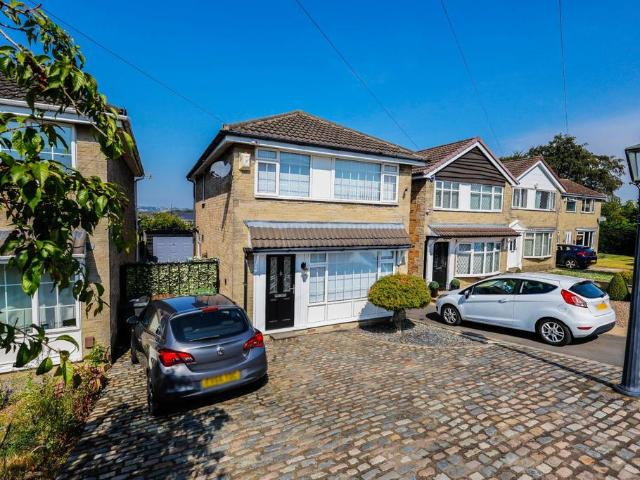 House for sale in Calverley, West Yorkshire