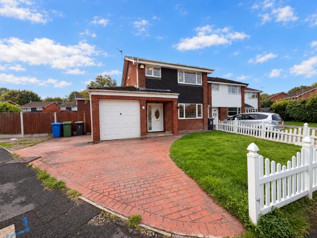 House for sale in Longbarn