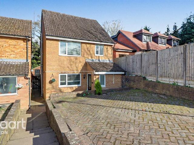 House for sale in Markyate, Dacorum