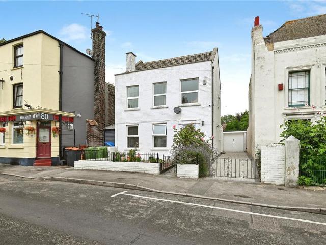 House for sale in Oad Street, Kent