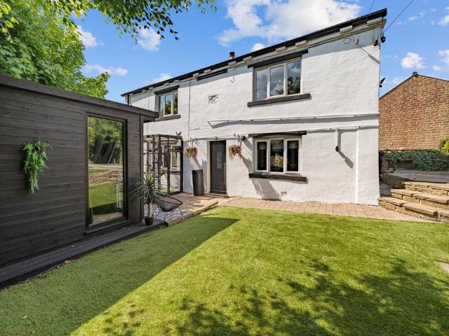House for sale in Queensbury, West Yorkshire