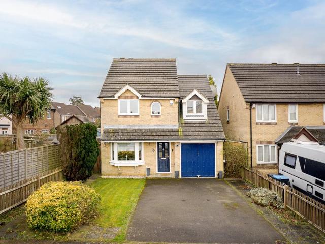 House for sale in Caterham on the Hill, Hillview